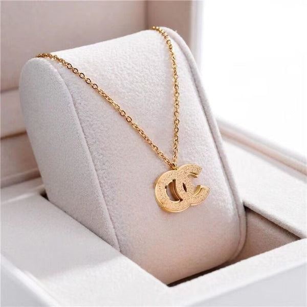 Retro pendant necklace